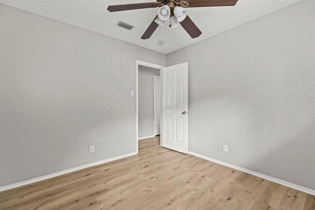 Building Photo - 618 Buckskin Dr