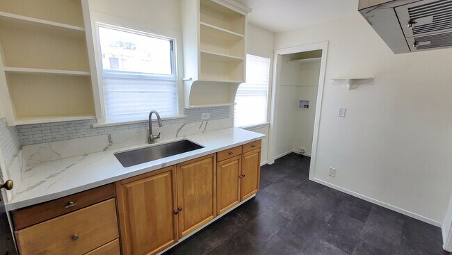 Building Photo - a13432