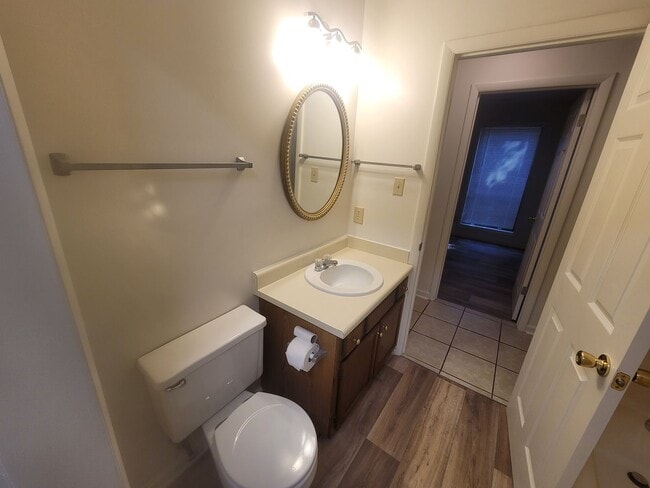 Building Photo - 2 bedroom Ground Floor!
