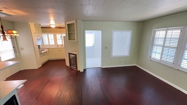 Building Photo - 4851 W Gandy Blvd