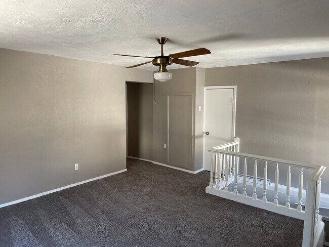 Building Photo - 627 Fountain St