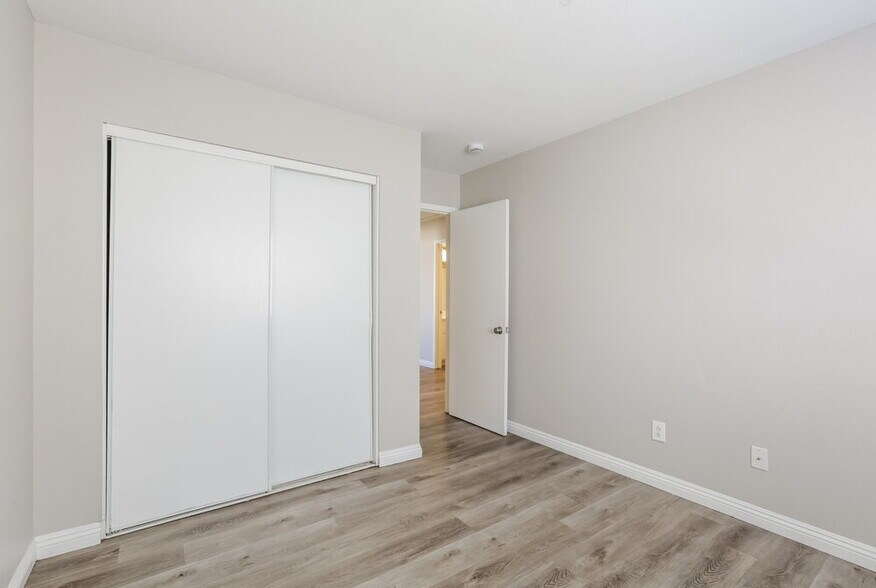 Building Photo - 5232 Shasta Daisy St
