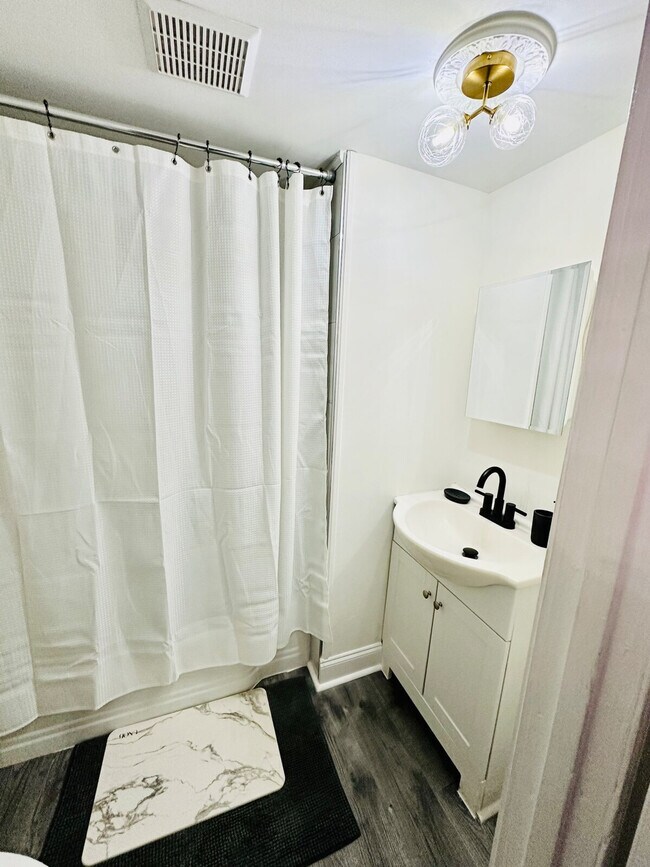 Building Photo - 231 Rogers Ave