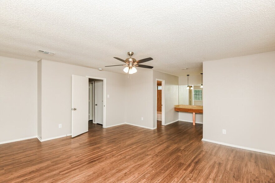 Building Photo - 3956 Wrenwood Dr