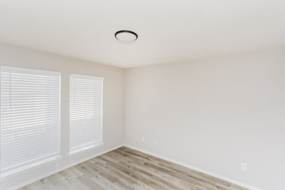 Building Photo - 145 Redbud Dr