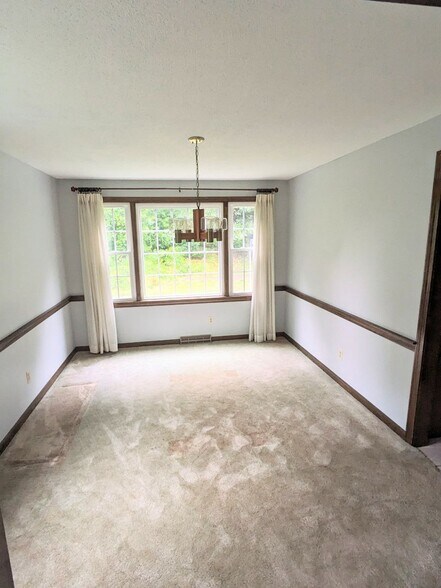 Building Photo - 867 Shaker Rd