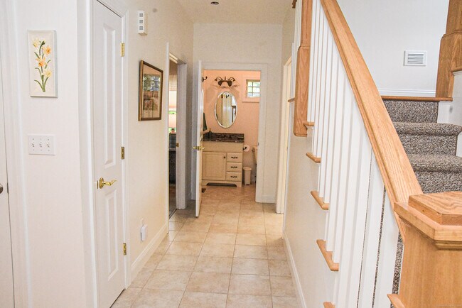 Building Photo - 12 Westover Ln