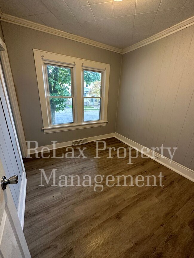 Building Photo - Single Family Home in Waukesha