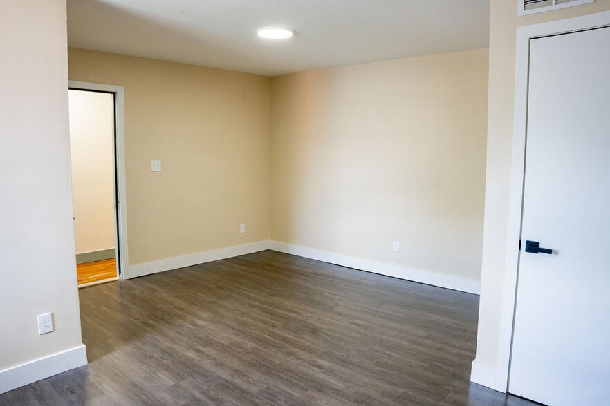 Living Room - 973 Mt Vernon Ave