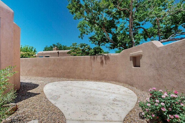 Building Photo - 2816 Don Pancho Rd NW