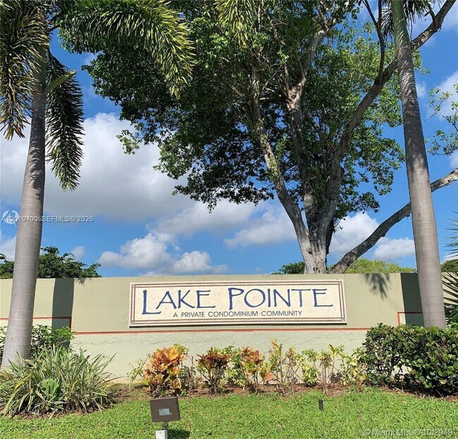 Building Photo - 210 Lake Pointe Dr