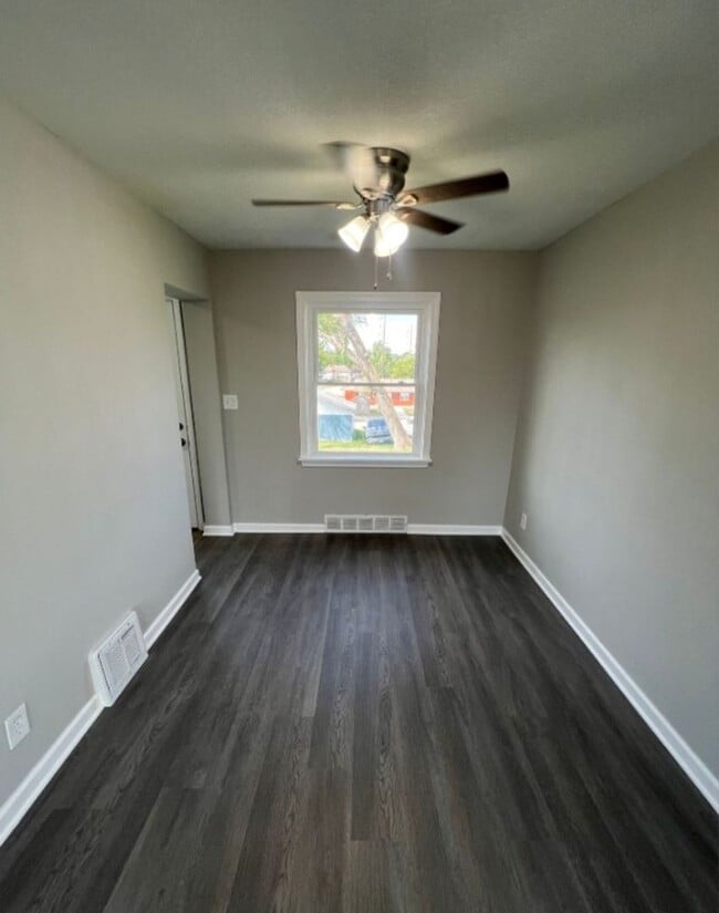 Building Photo - Modern 2-Bed, 1-Bath Duplex with Garage & Basement Storage