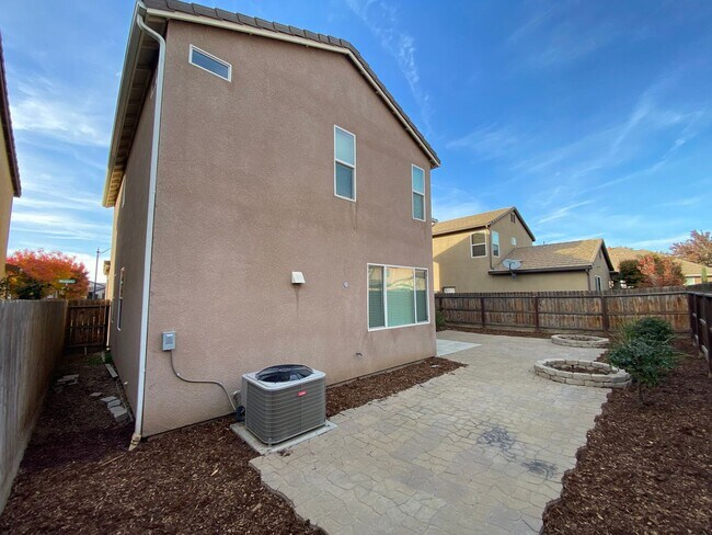 Building Photo - Beautiful 2 Story Home in Gated Avalon Com...