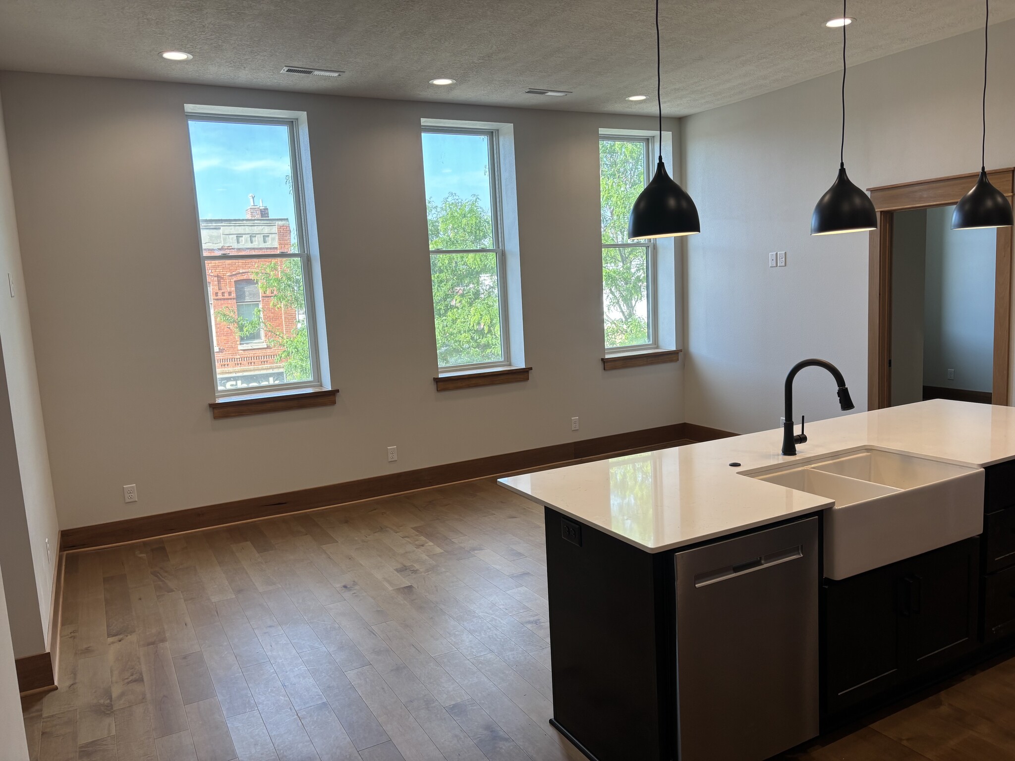 Living - 324 9th St