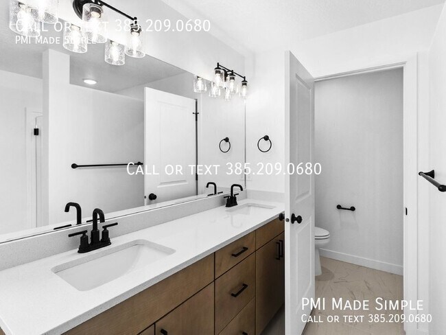 Building Photo - 4935 N Willowbank Dr