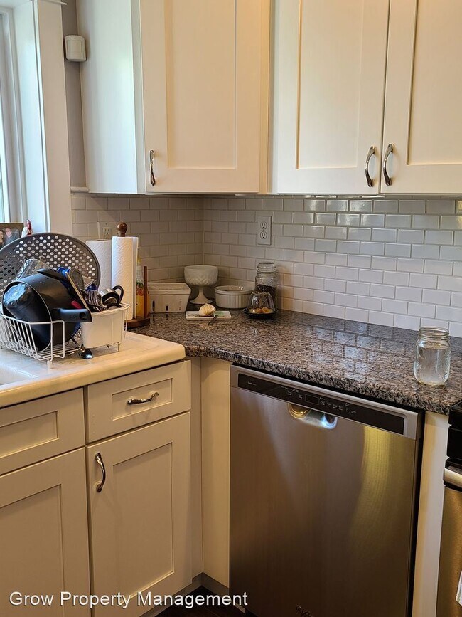 Building Photo - 2 br, 1.5 bath House - 929 Sigel Street