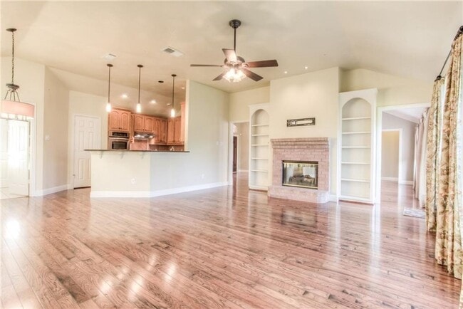 Building Photo - Spacious 3 Bed- 2 Bath in the Exclusive Private Riverwood Addition- SW Fort Worth- 76116