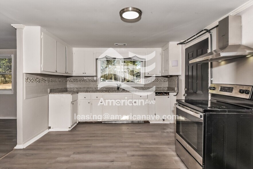 Building Photo - 305 Virginia Ave