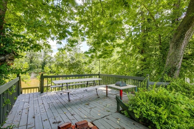 Building Photo - 8182 Riverview Dr