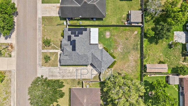 Building Photo - 5233 Clearview Dr