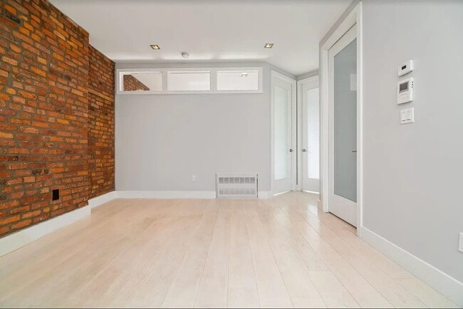Building Photo - 248 Mott St