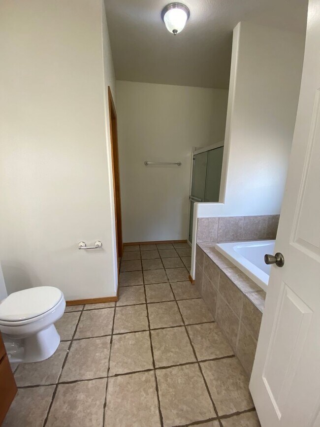 Building Photo - April Rent FREE - Triple Car Garage