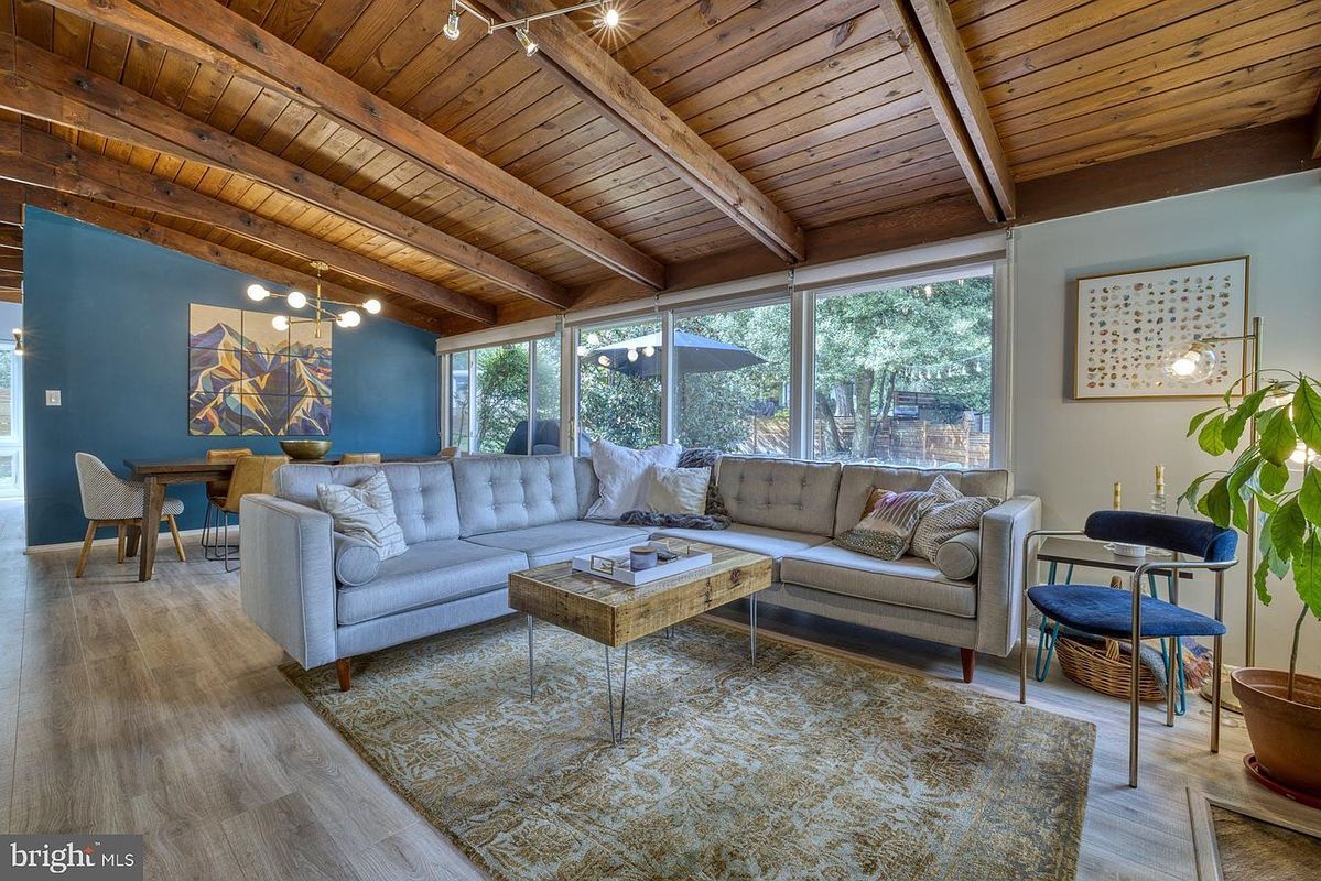 Building Photo - 3402 Hemlock Dr