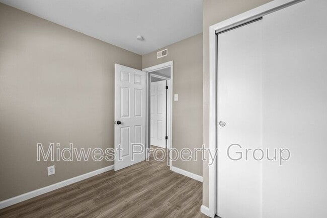 Building Photo - 1421 Vero Dr