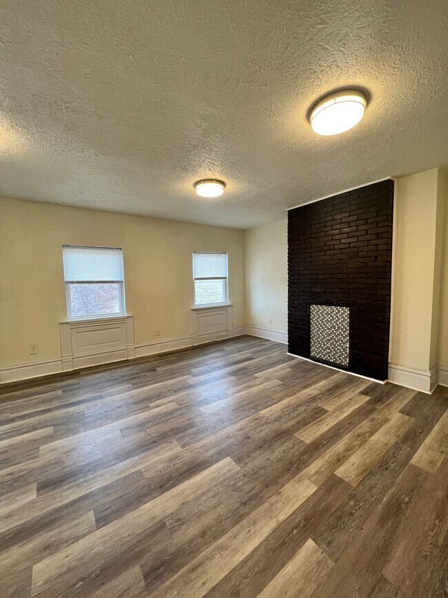 Building Photo - 1408 Fernleaf St