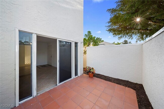 Building Photo - 3052 Kings Lake Blvd