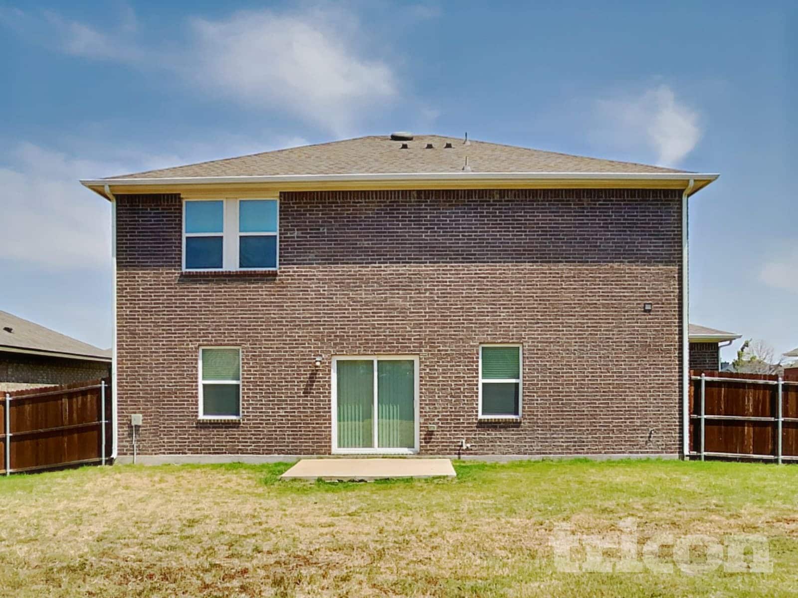 Building Photo - 404 Willow Creek Dr