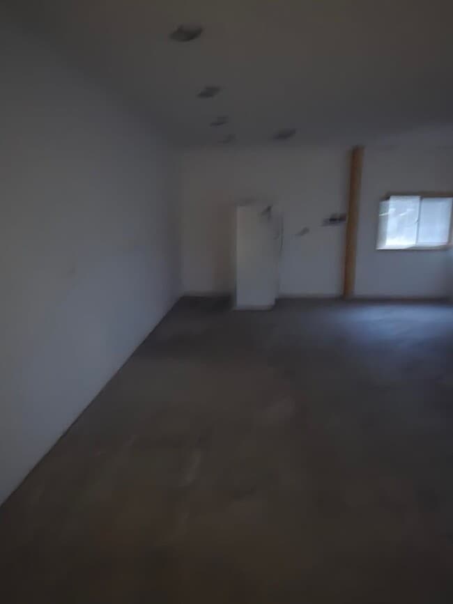 Building Photo - 2 Bedroom 1 Bath Rancher Close to Deer Park