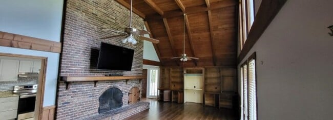 Building Photo - Home on Corner lot in Wood Valley