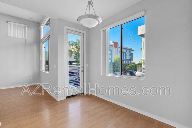 Building Photo - 3633 N 3rd Ave