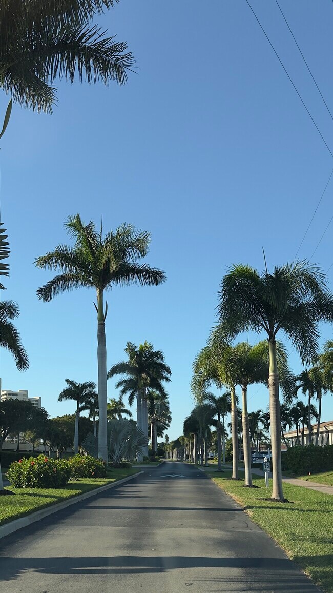 Building Photo - 651 Seaview Ct