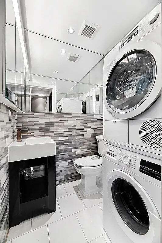 Building Photo - 47 1/2 East 1st Street