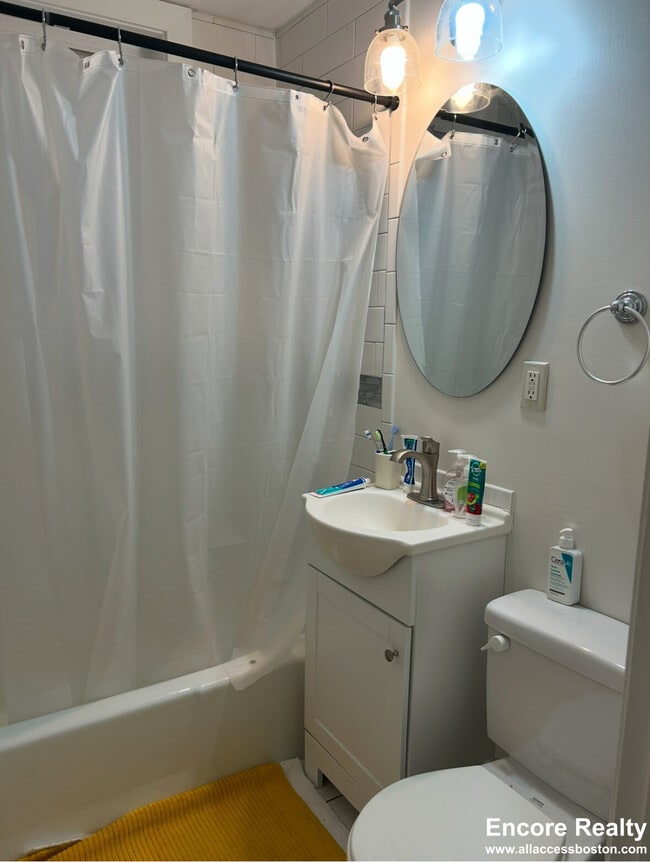 Building Photo - 224 Hanover St