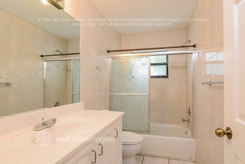 Building Photo - 1604 Cumberland Ct E
