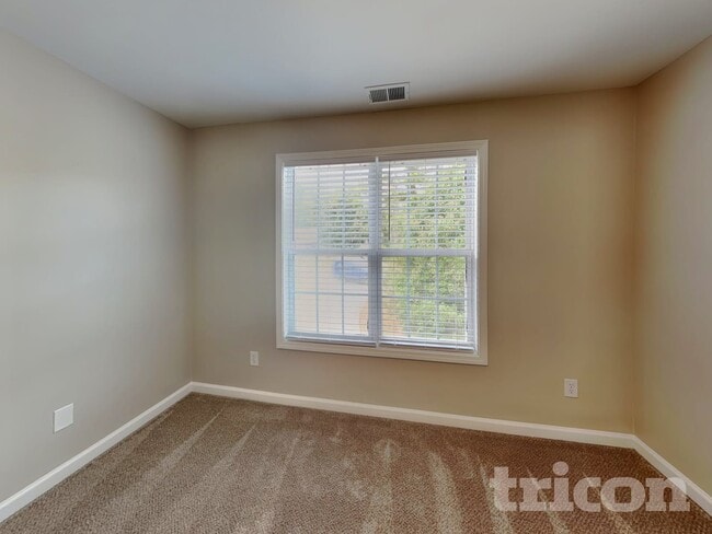 Building Photo - 9260 Carnes Estates Dr