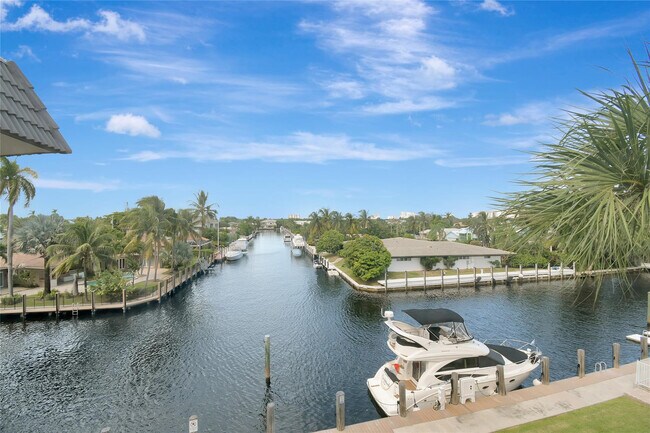 Building Photo - 3121 NE 51st St