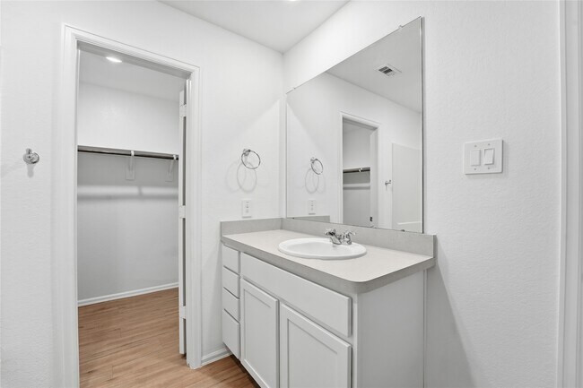 Building Photo - 213 Rustic Ridge Cir