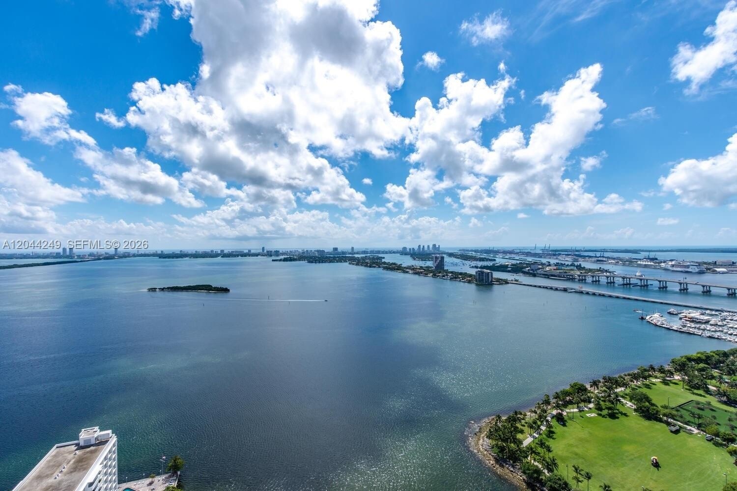 Building Photo - 2020 N Bayshore Dr