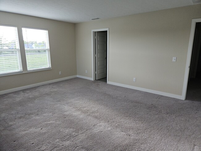 Building Photo - 2704 Grassy Br Dr