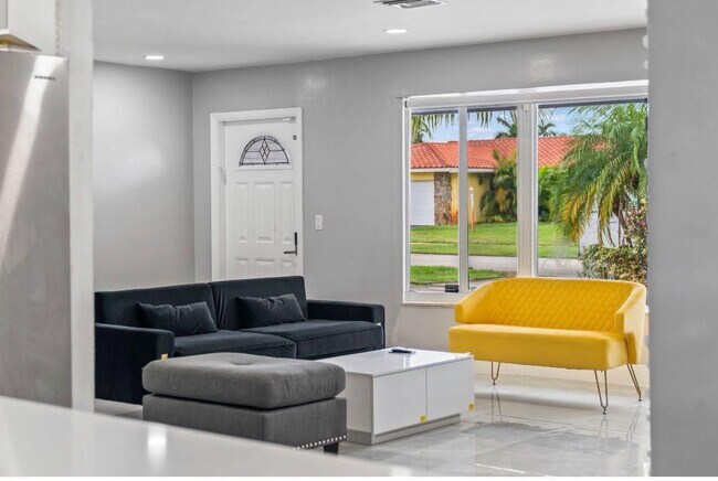 Building Photo - 4811 Hayes St