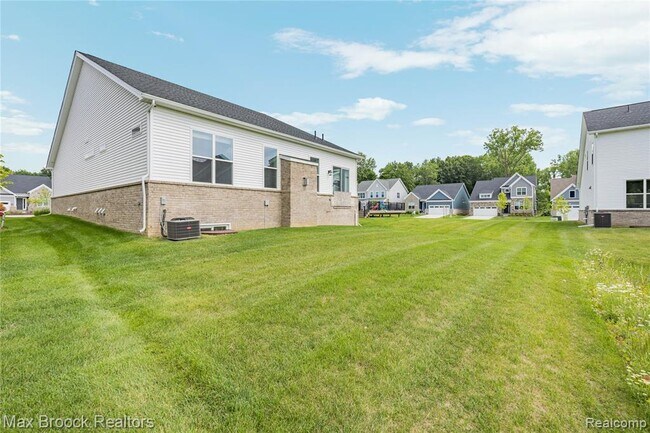 Building Photo - 5636 Suffolk Ct