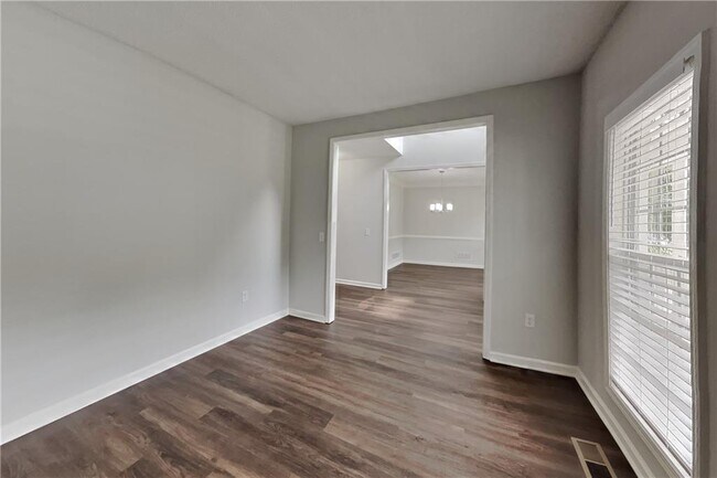 Building Photo - 114 Tannin Ct