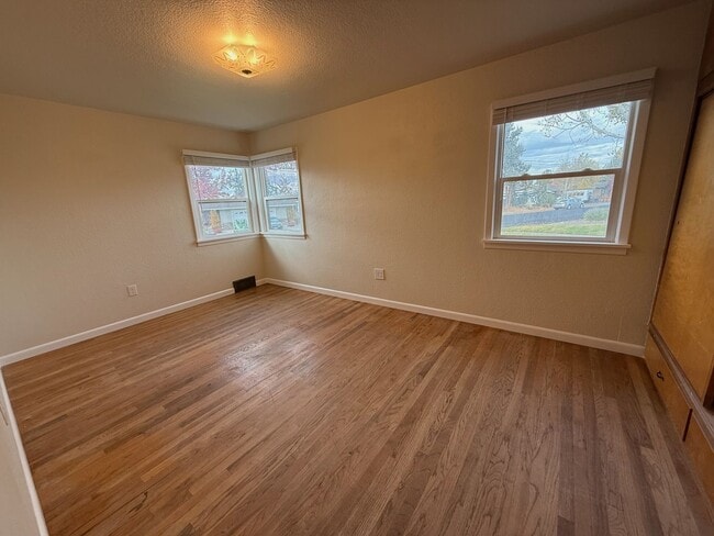 Building Photo - Remodelled Home on Dry Canyon