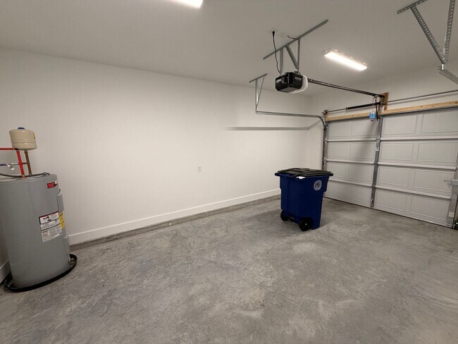 Building Photo - New Build 3 Bed 2.5 Bath Townhome in Shelbyville with a Move in Special