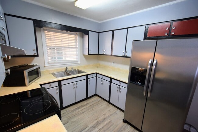 Building Photo - 5325 Trampas Ct