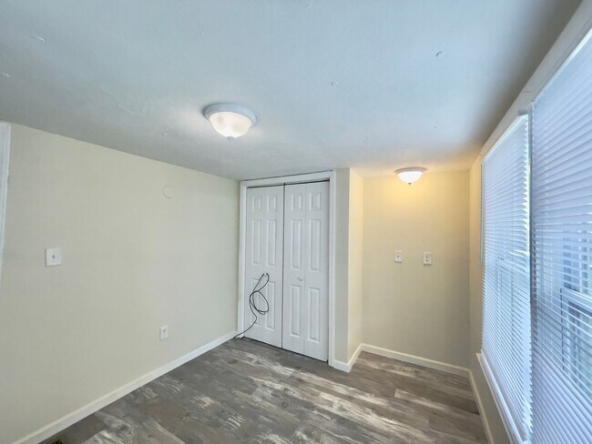 Building Photo - PET FRIENDLY - DOGS AND CATS OK.